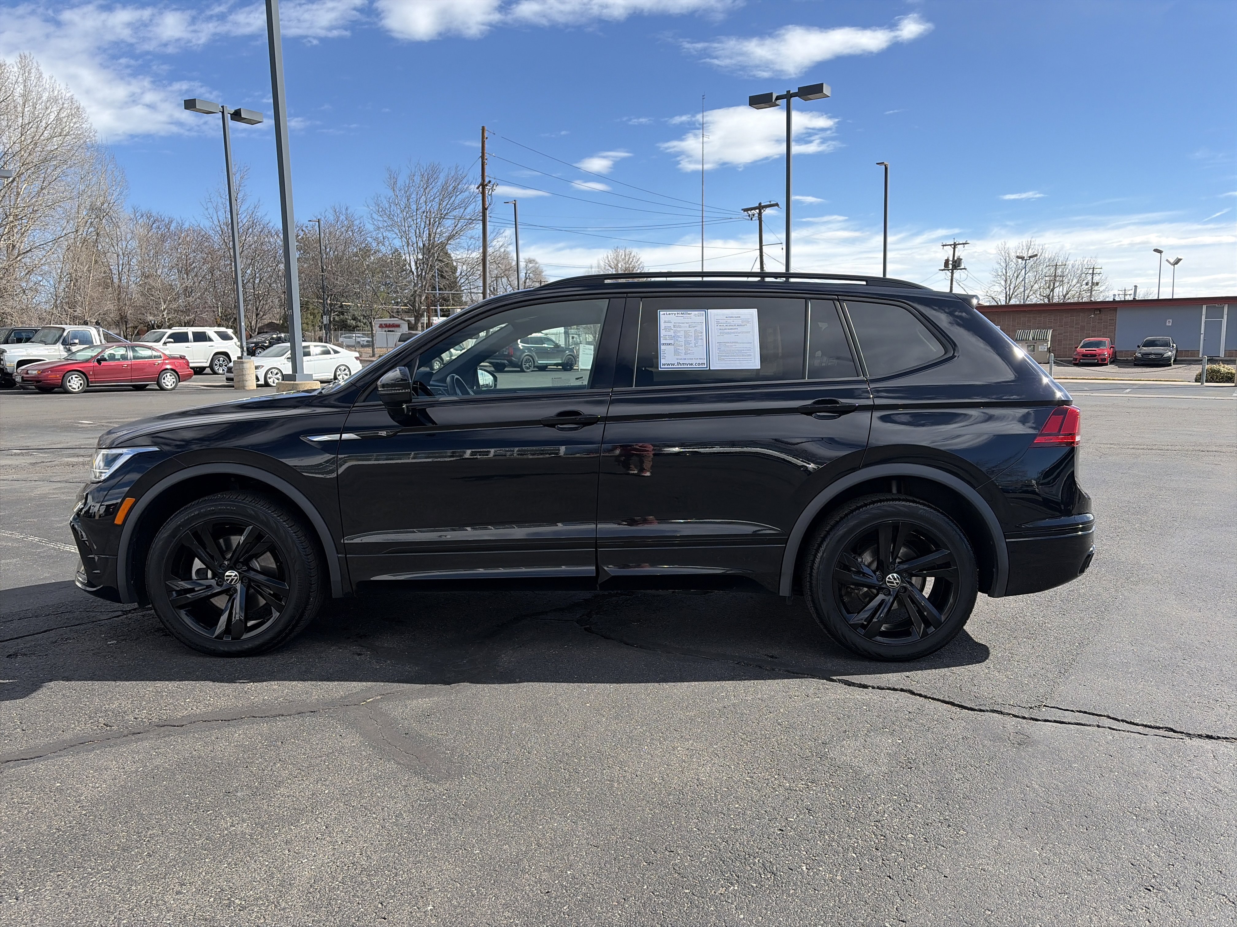 Certified 2023 Volkswagen Tiguan SE R-Line image 8