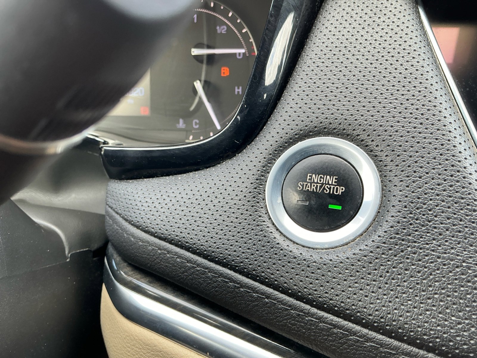 Used 2018 Cadillac XT5 FWD image 19