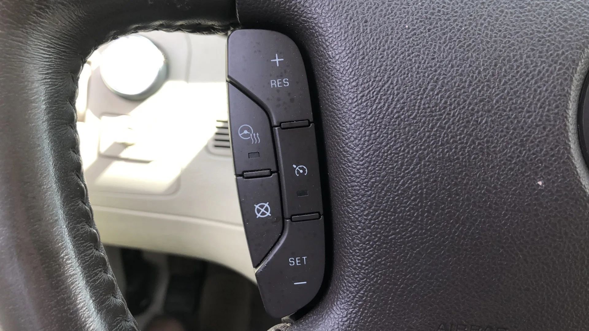 Used 2011 Cadillac DTS Platinum image 30