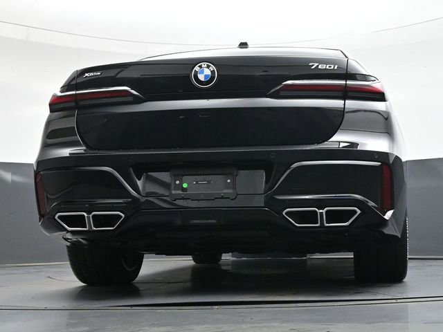 Used 2025 BMW 760i xDrive w/ Luxury Rear Seating Package AWD/4WD image 31