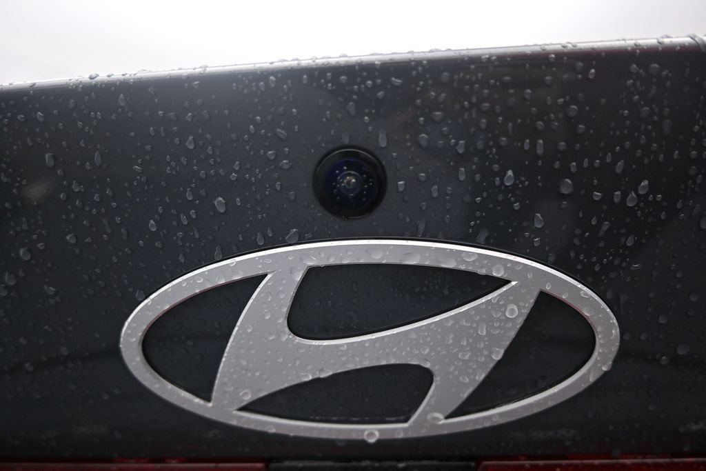 Used 2025 Hyundai Elantra SEL FWD image 36