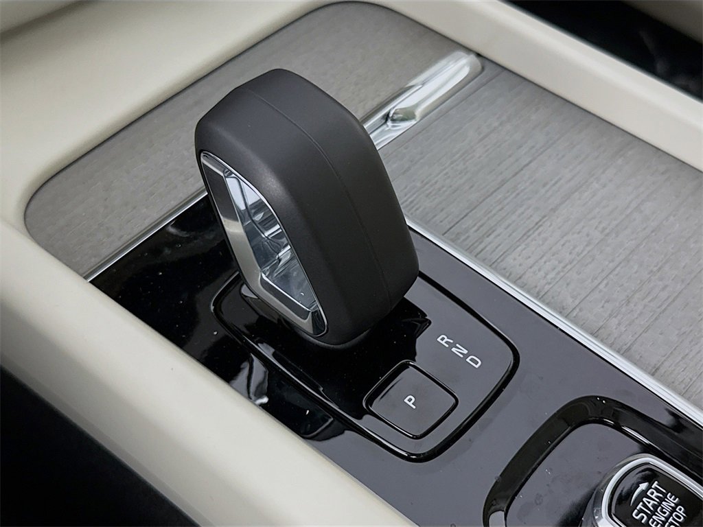 Used 2025 Volvo XC60 T8 Plus w/ Protection Package Premier image 17