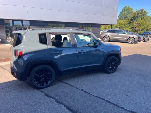Used 2017 Jeep Renegade Altitude FWD image 3