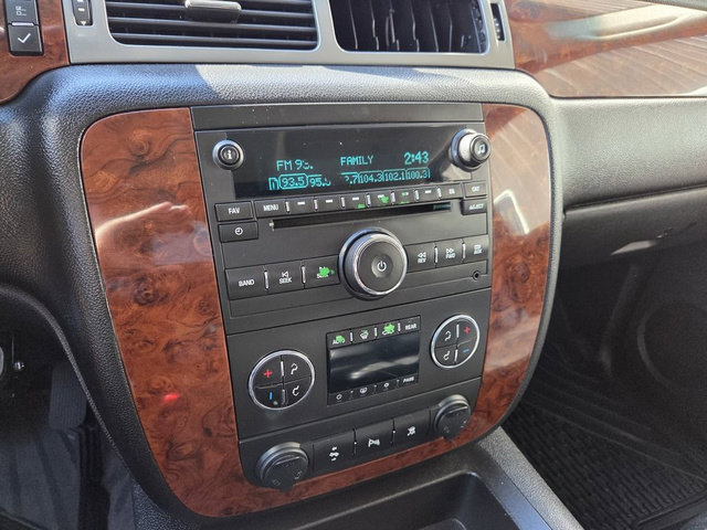 Used 2010 Chevrolet Suburban LT AWD/4WD image 27