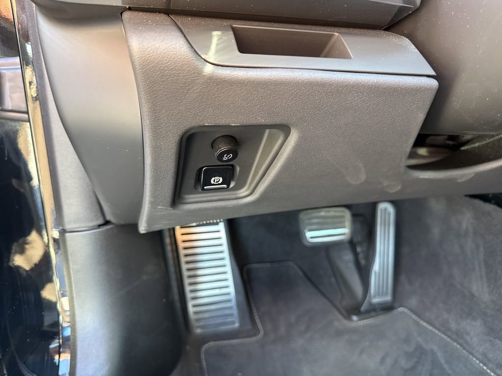 Used 2025 Chevrolet Corvette Stingray Coupe w/ 1LT image 17