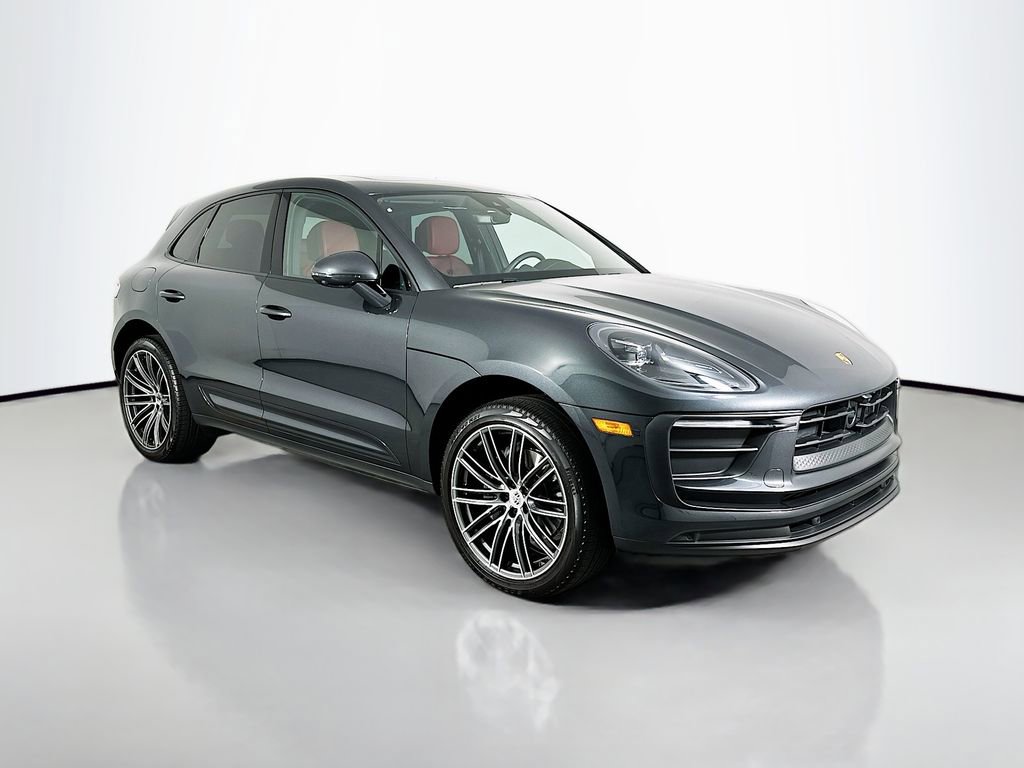 Used 2025 Porsche Macan image 7
