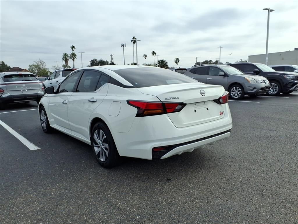 Used 2025 Nissan Altima 2.5 S image 3