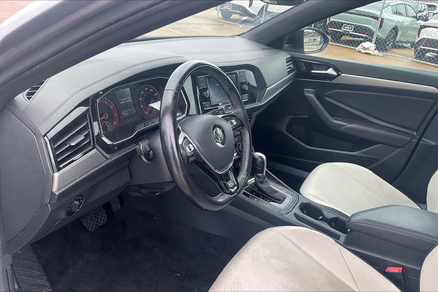 Used 2019 Volkswagen Jetta R-Line w/ R-Line Cold Weather Package FWD image 2