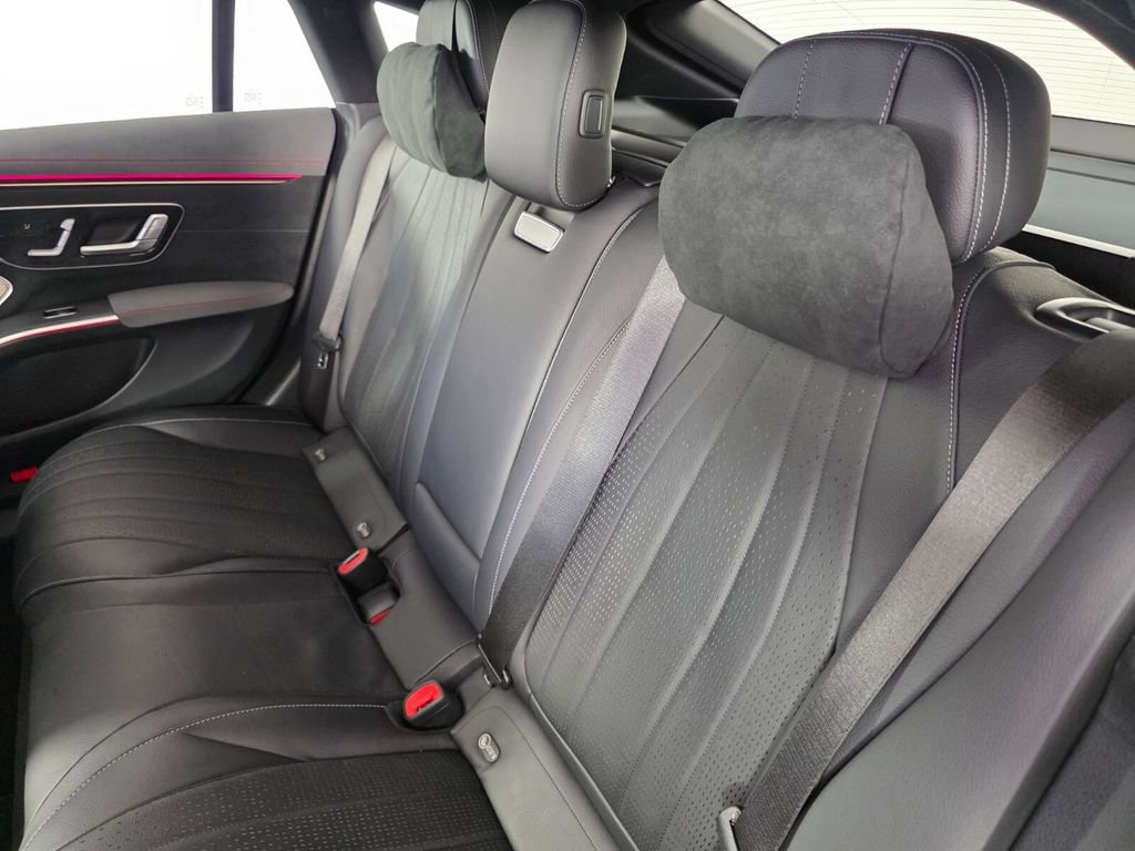 Used 2023 Mercedes-Benz EQS 580 4MATIC Sedan image 16