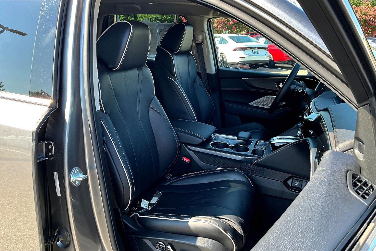 Used 2024 Acura MDX SH-AWD w/ Advance Package image 7