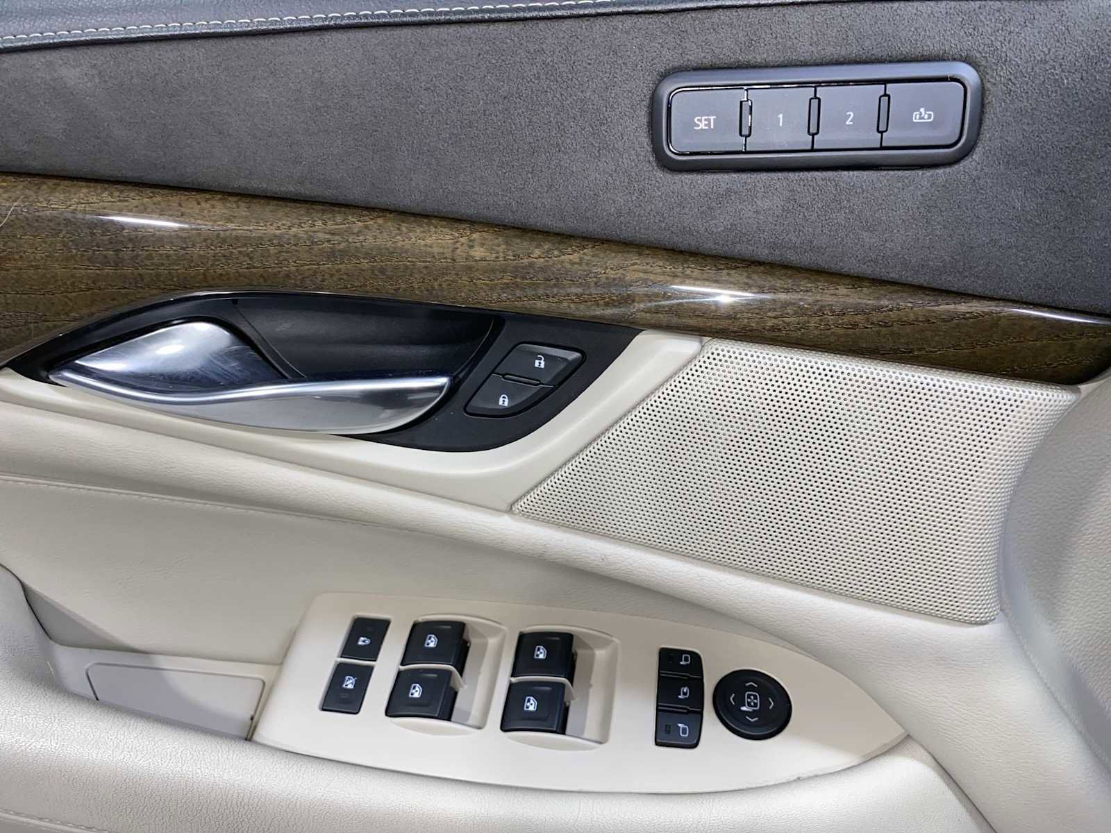 Used 2020 Cadillac Escalade Luxury AWD/4WD image 23