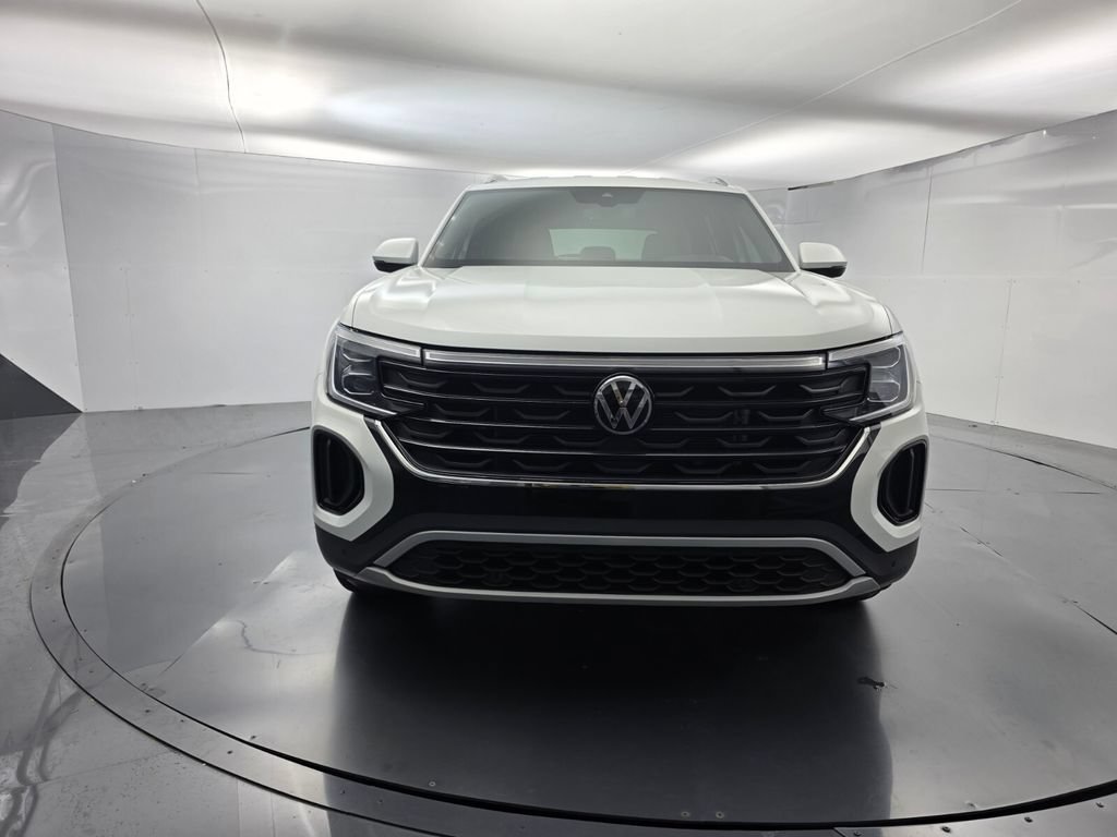 Used 2024 Volkswagen Atlas Cross Sport SE FWD image 2