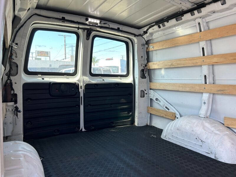Used 2019 Chevrolet Express 2500 w/ Driver Convenience Package image 11