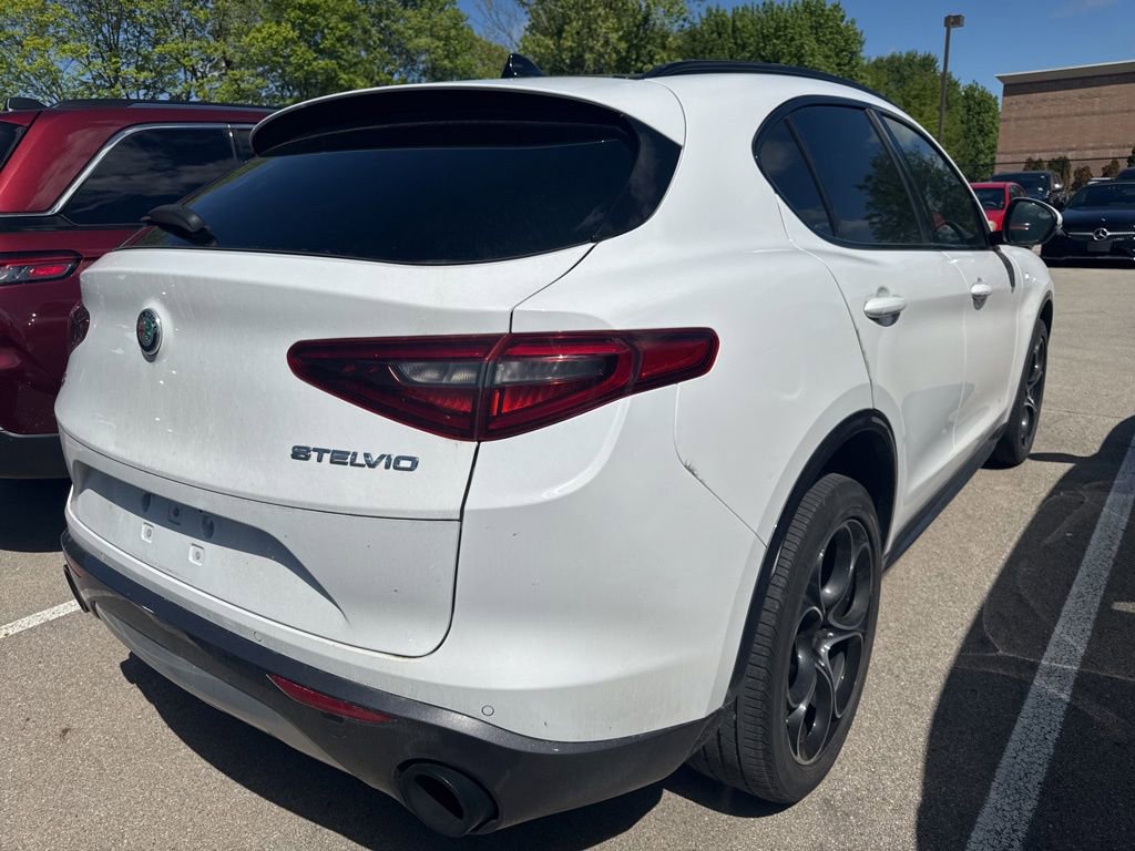 Used 2023 Alfa Romeo Stelvio Ti AWD/4WD image 8