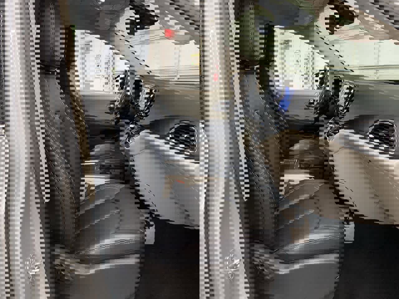 Used 2024 Chrysler Pacifica Touring-L image 18