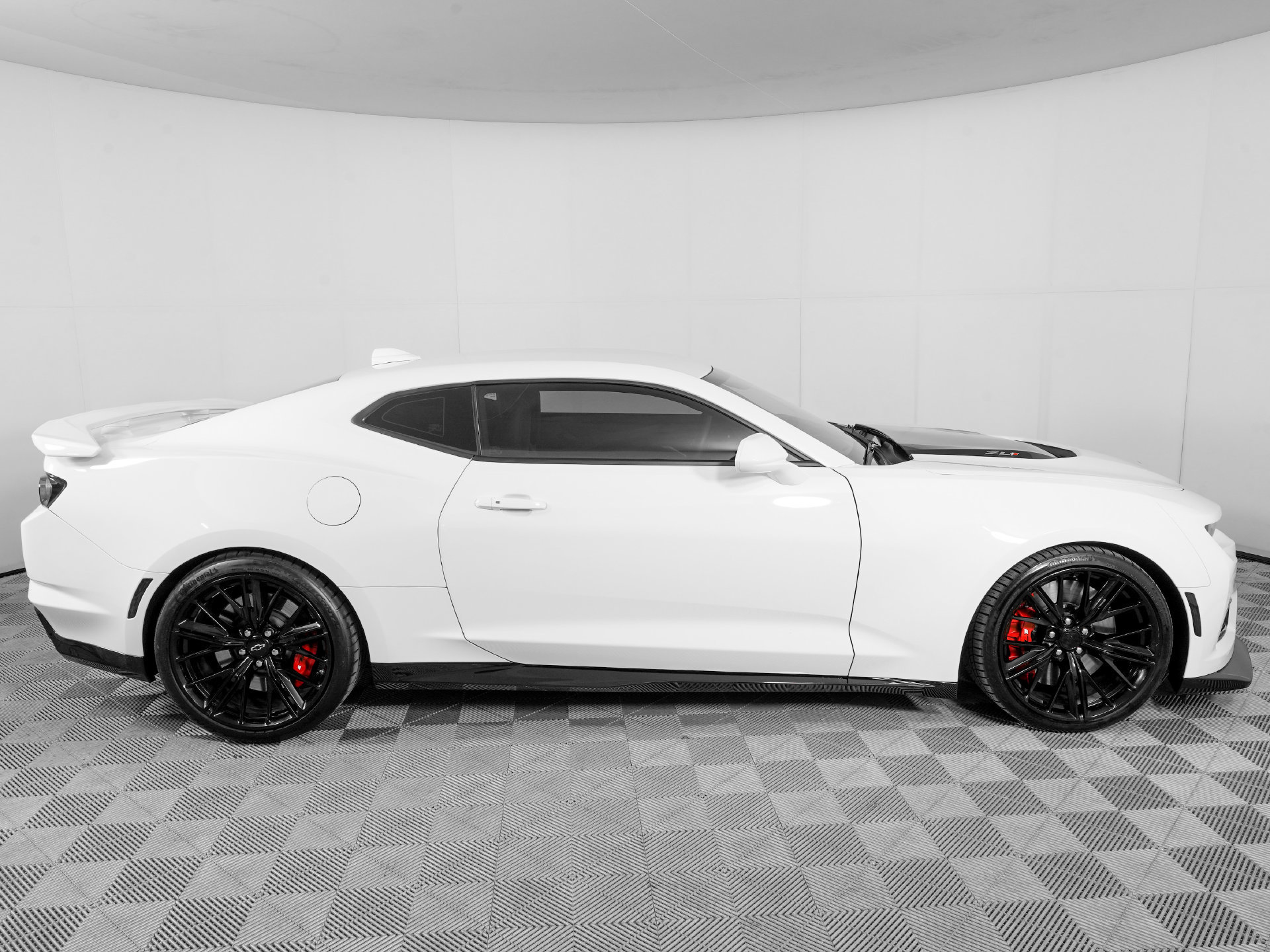 Used 2022 Chevrolet Camaro ZL1 RWD image 4