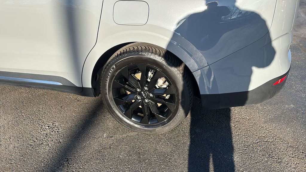 Used 2024 Kia Carnival SX image 9