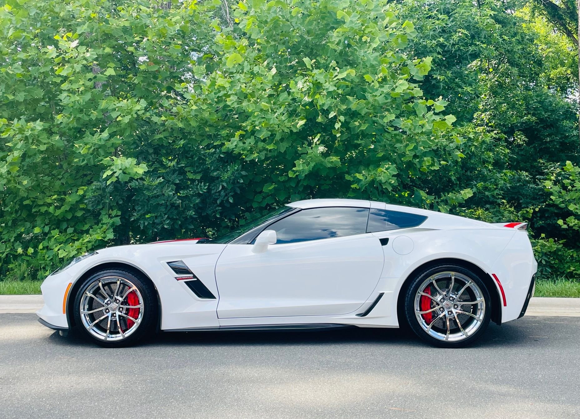 Used 2017 Chevrolet Corvette Grand Sport w/ Z07 Performance Package RWD image 10