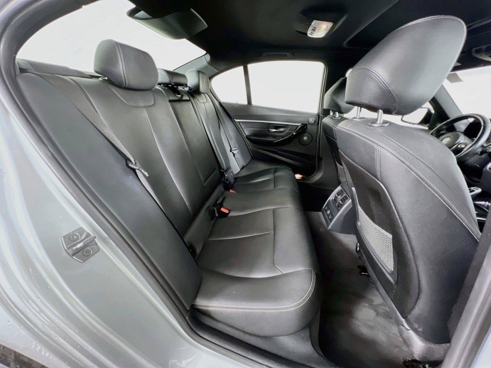 Used 2017 BMW 340i xDrive Sedan AWD/4WD image 25