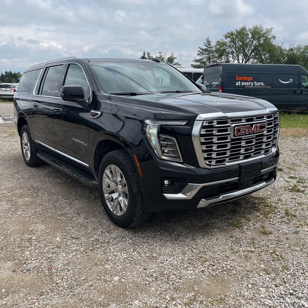 Used 2025 GMC Yukon XL Denali AWD/4WD image 9