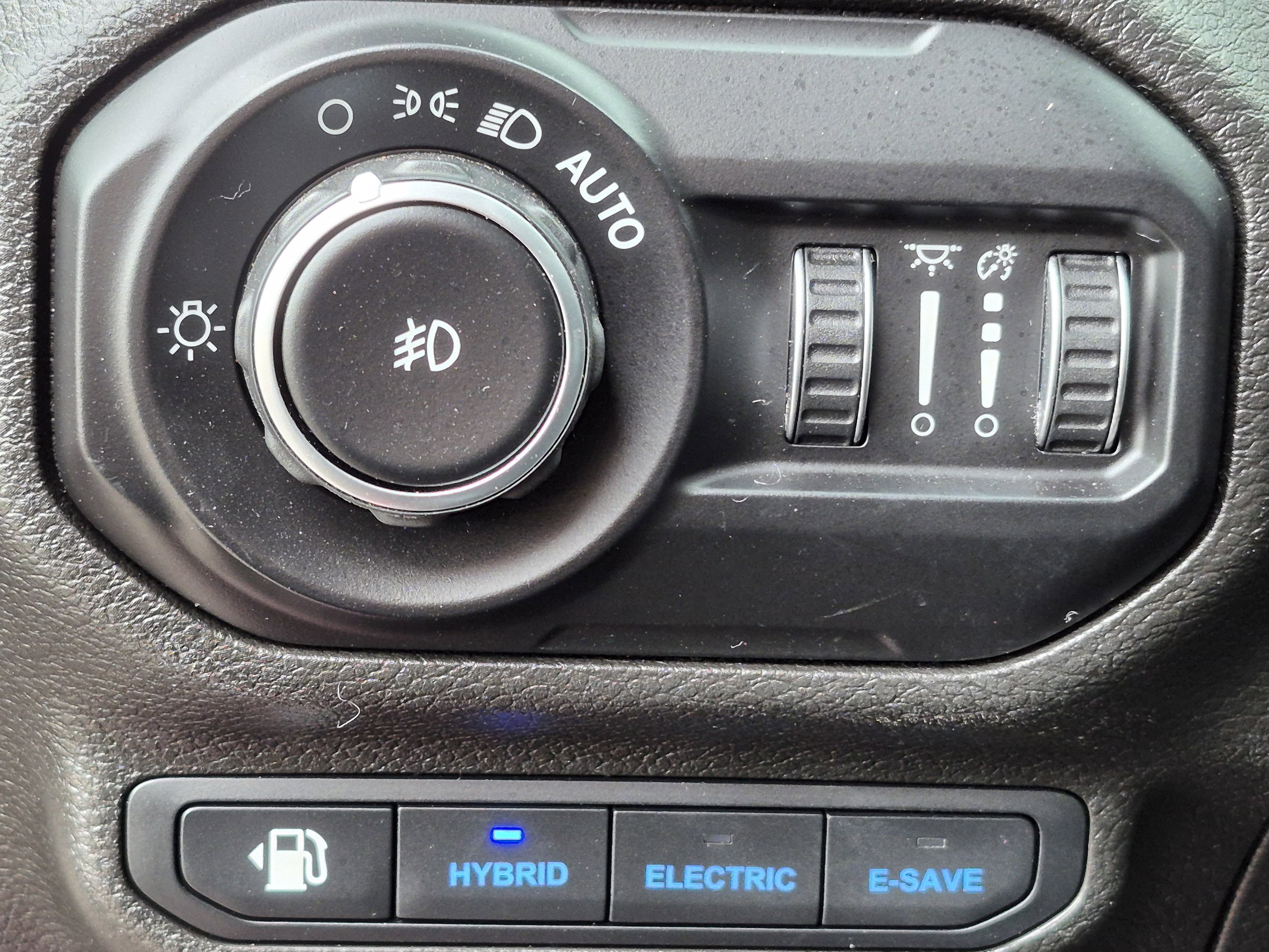 Used 2021 Jeep Wrangler Sahara w/ Cold Weather Group image 16