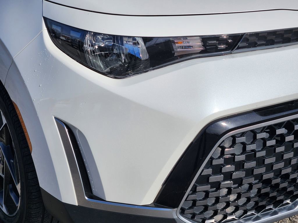 Used 2023 Kia Soul EX image 9