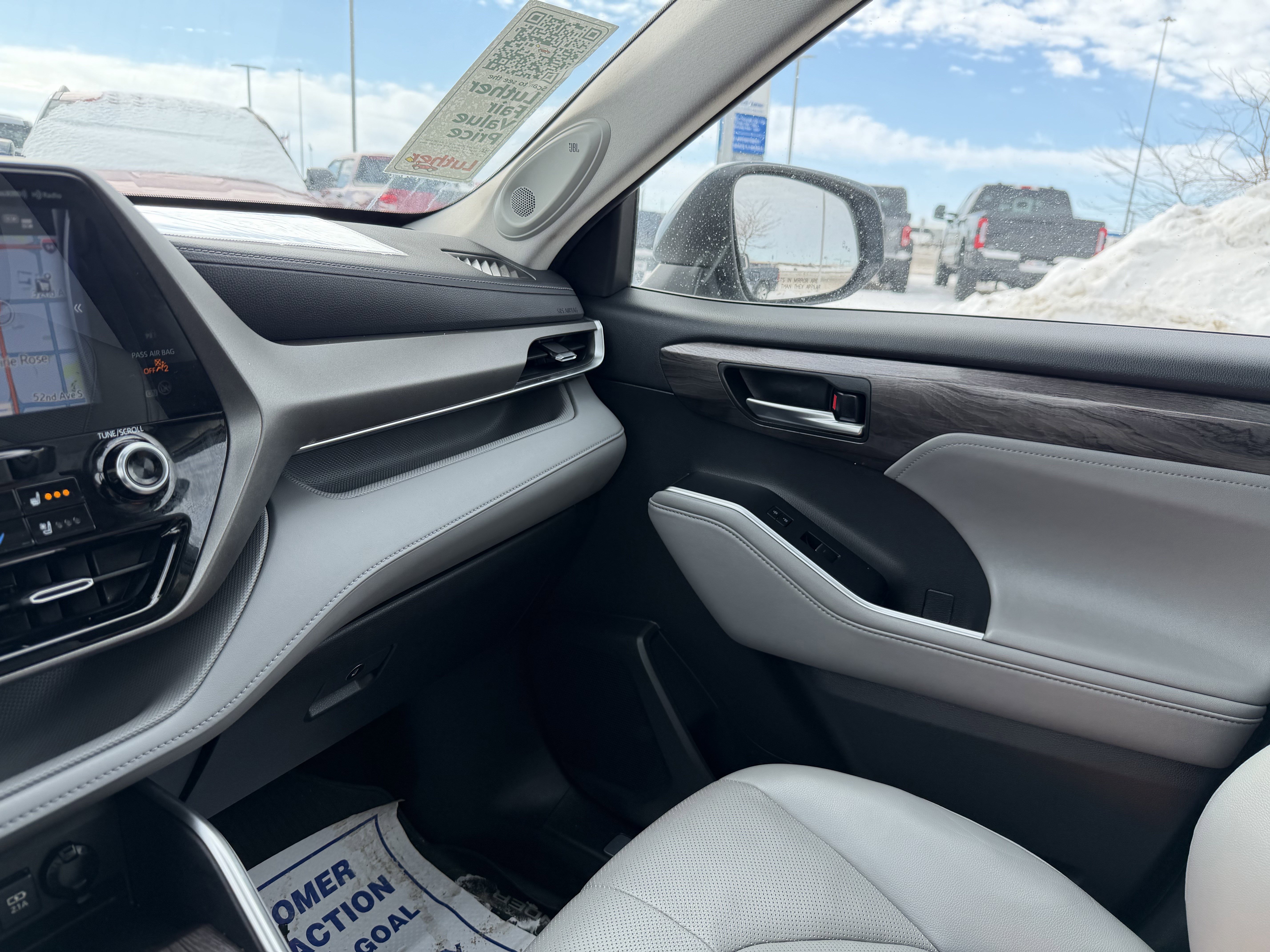 Used 2020 Toyota Highlander Limited image 11