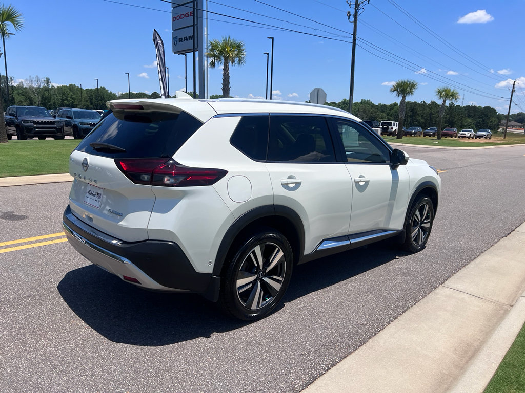 Used 2023 Nissan Rogue Platinum FWD image 3