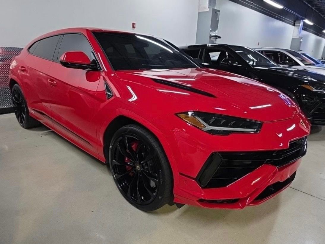 Used 2023 Lamborghini Urus S image 1