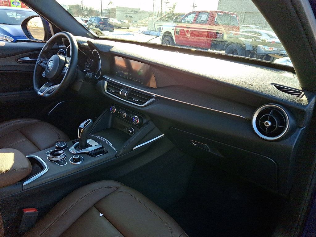 Used 2023 Alfa Romeo Stelvio Ti image 11