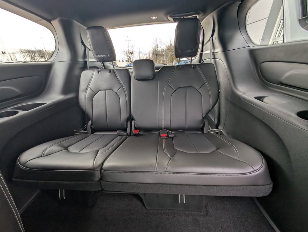 New 2026 Chrysler Pacifica Select w/ S Appearance Package image 18