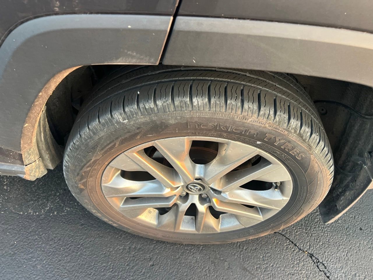 Used 2019 Toyota RAV4 XLE Premium image 7