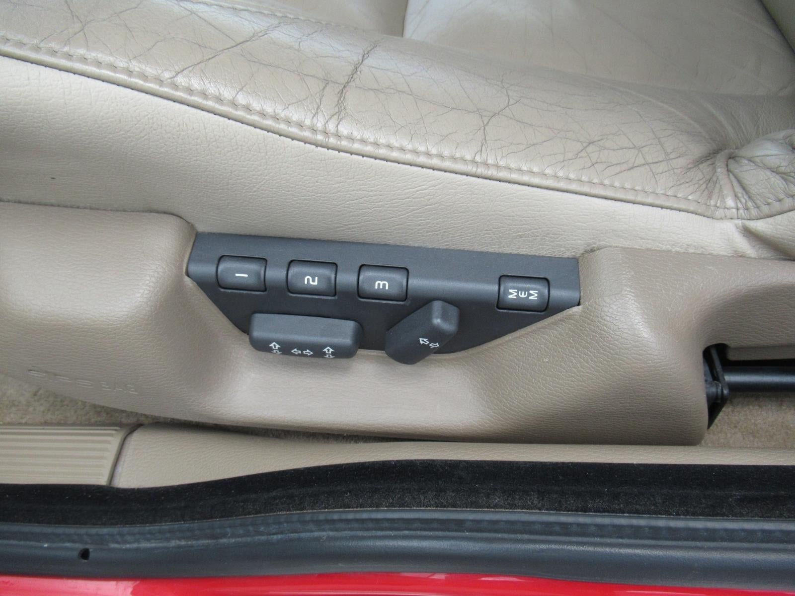 Used 2004 Volvo C70 HT FWD image 17