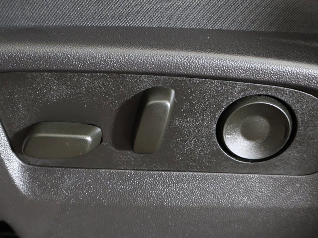 Used 2025 Chevrolet Silverado 1500 LT image 31