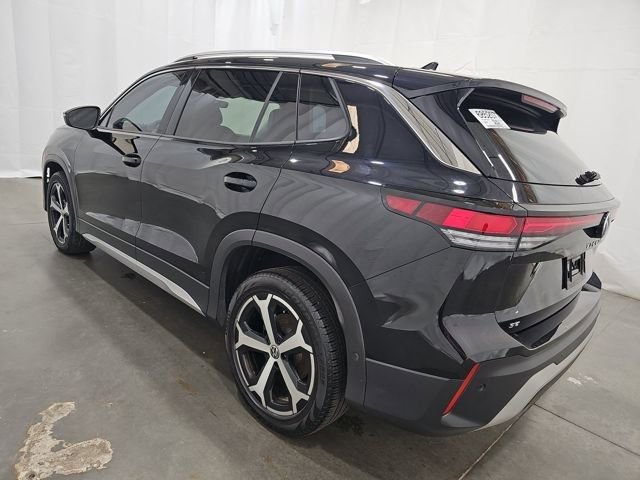 Used 2025 Volkswagen Tiguan SE image 4