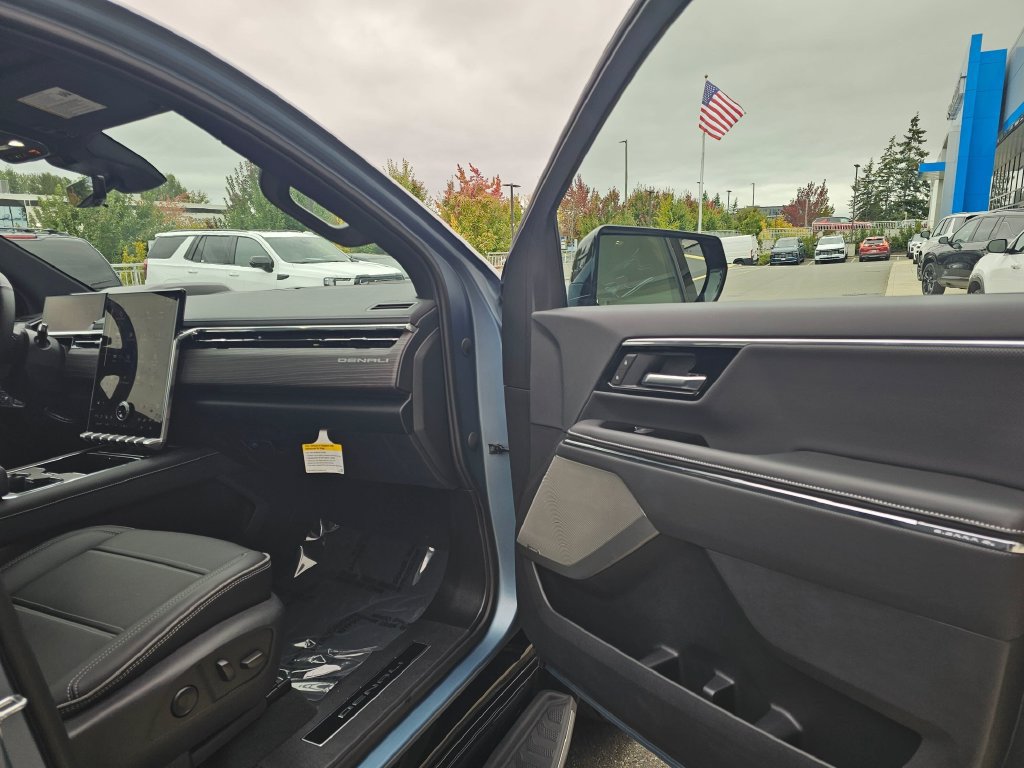 Used 2025 GMC Sierra EV Denali AWD/4WD image 12