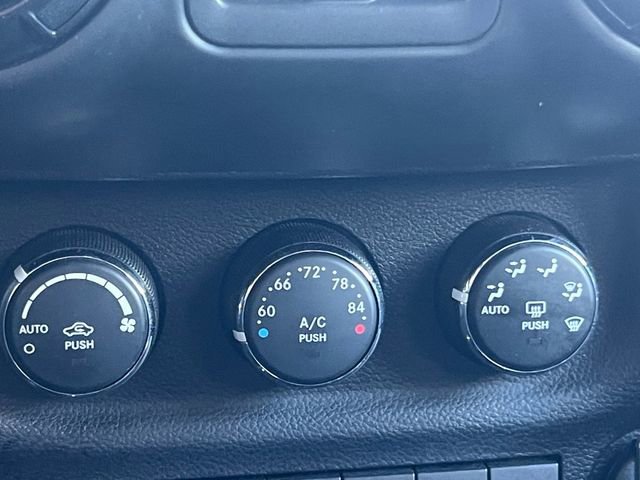 Used 2017 Jeep Wrangler Unlimited Rubicon image 4