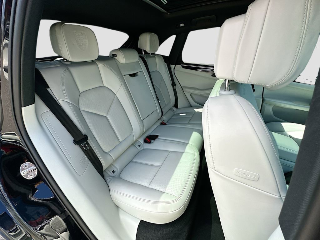 Certified 2023 Porsche Macan S AWD/4WD image 29