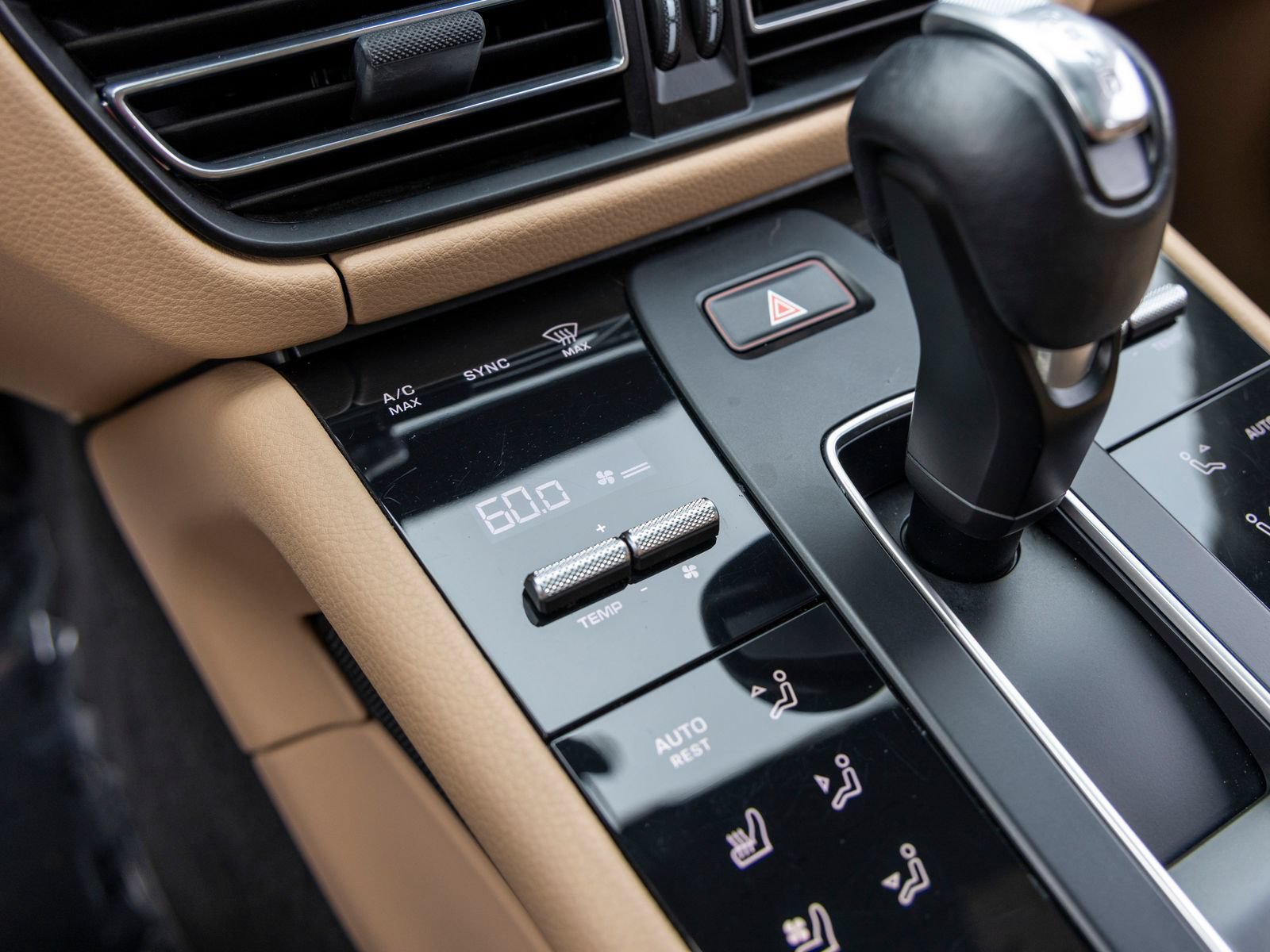 Certified 2023 Porsche Macan AWD/4WD image 44