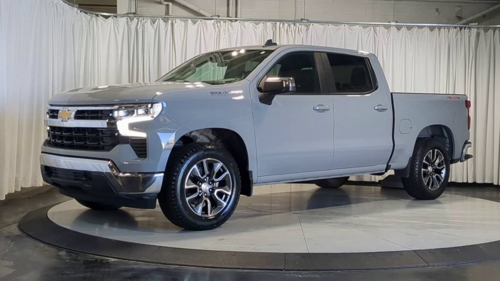 Used 2024 Chevrolet Silverado 1500 LT AWD/4WD image 4