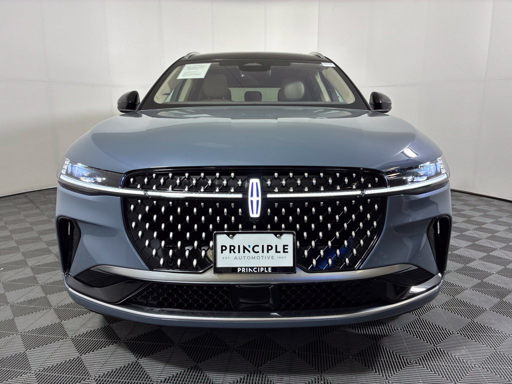 Used 2025 Lincoln Nautilus Reserve AWD/4WD image 3