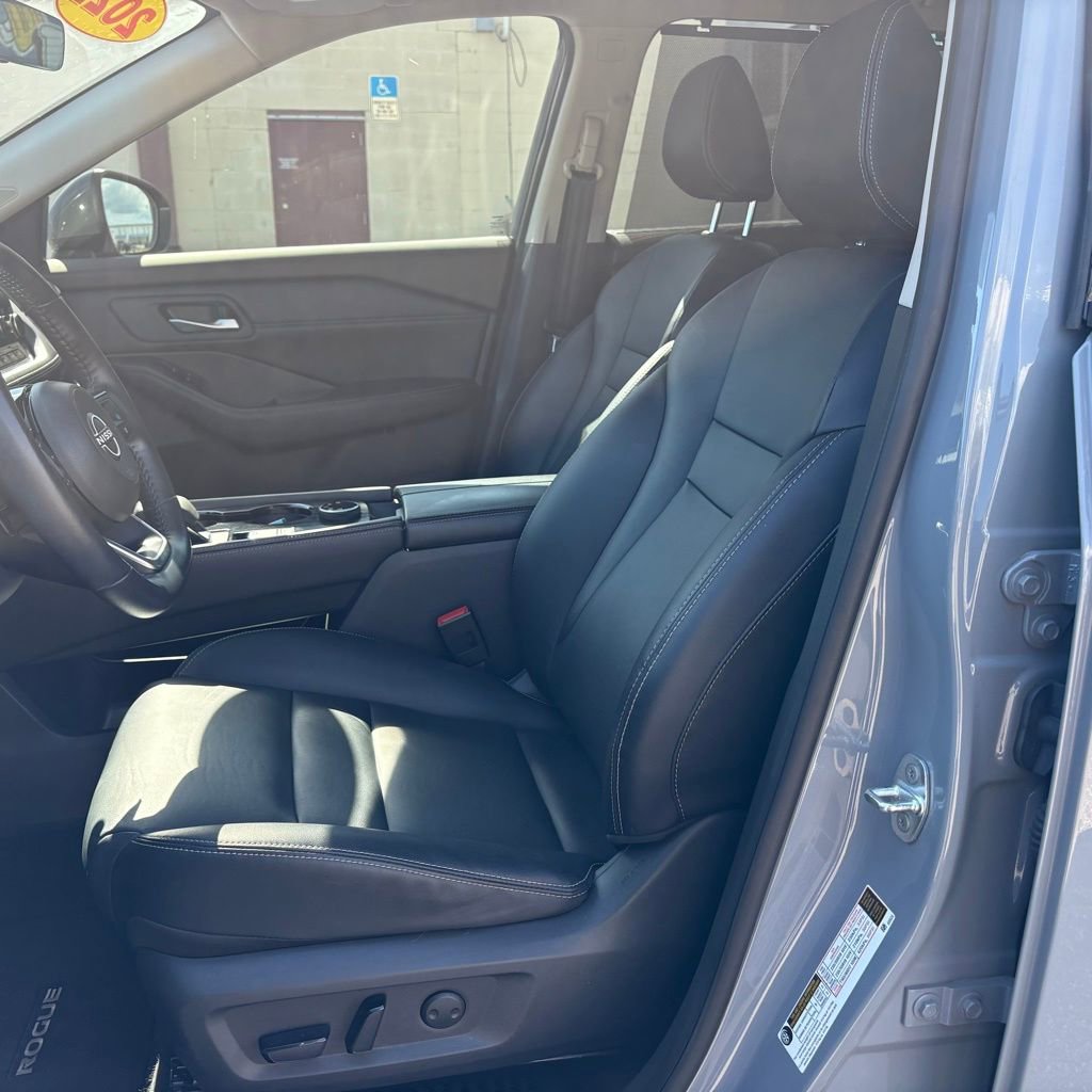 Used 2022 Nissan Rogue SL w/ SL Premium Package image 9