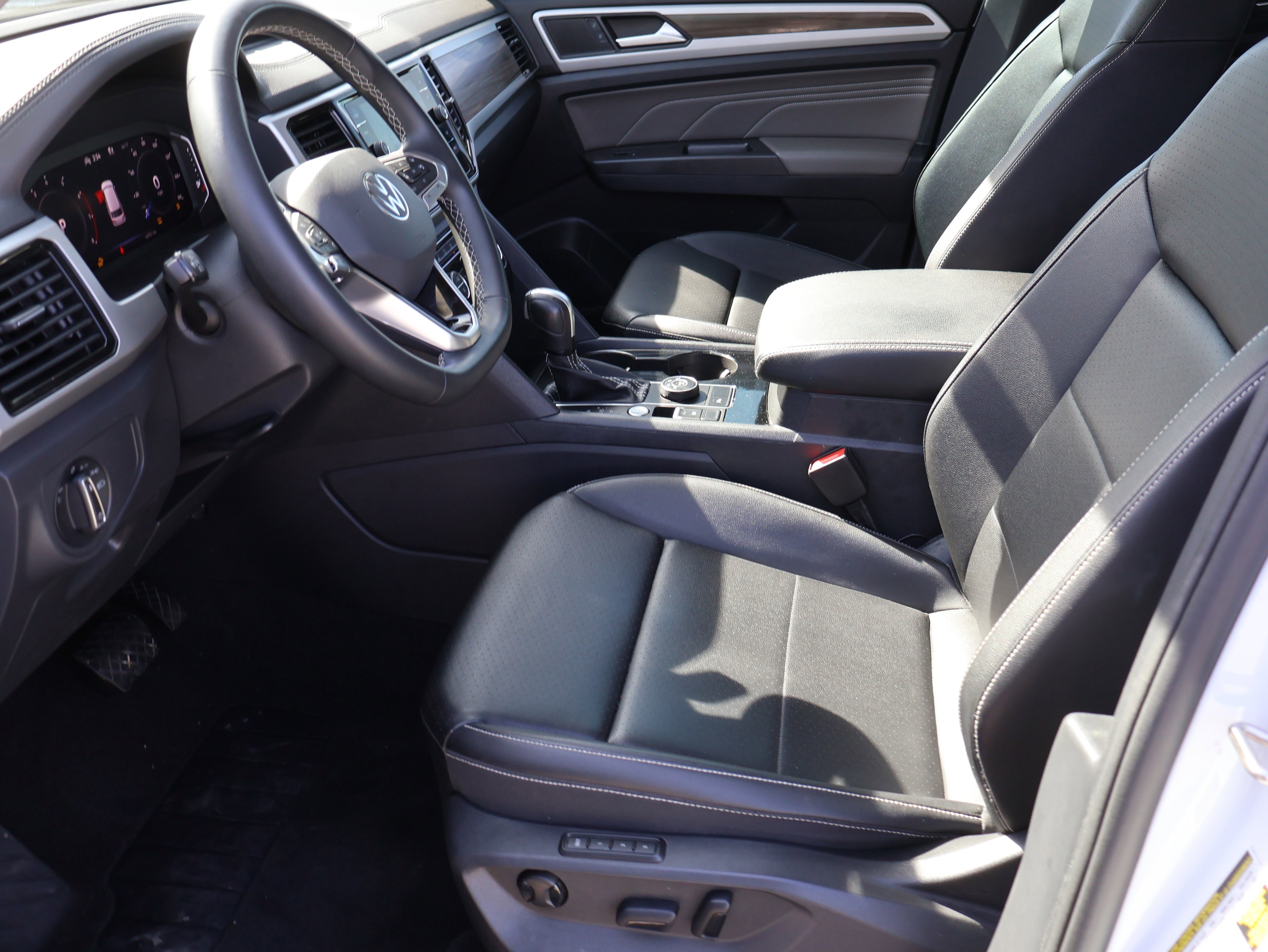 Used 2023 Volkswagen Atlas SEL image 37