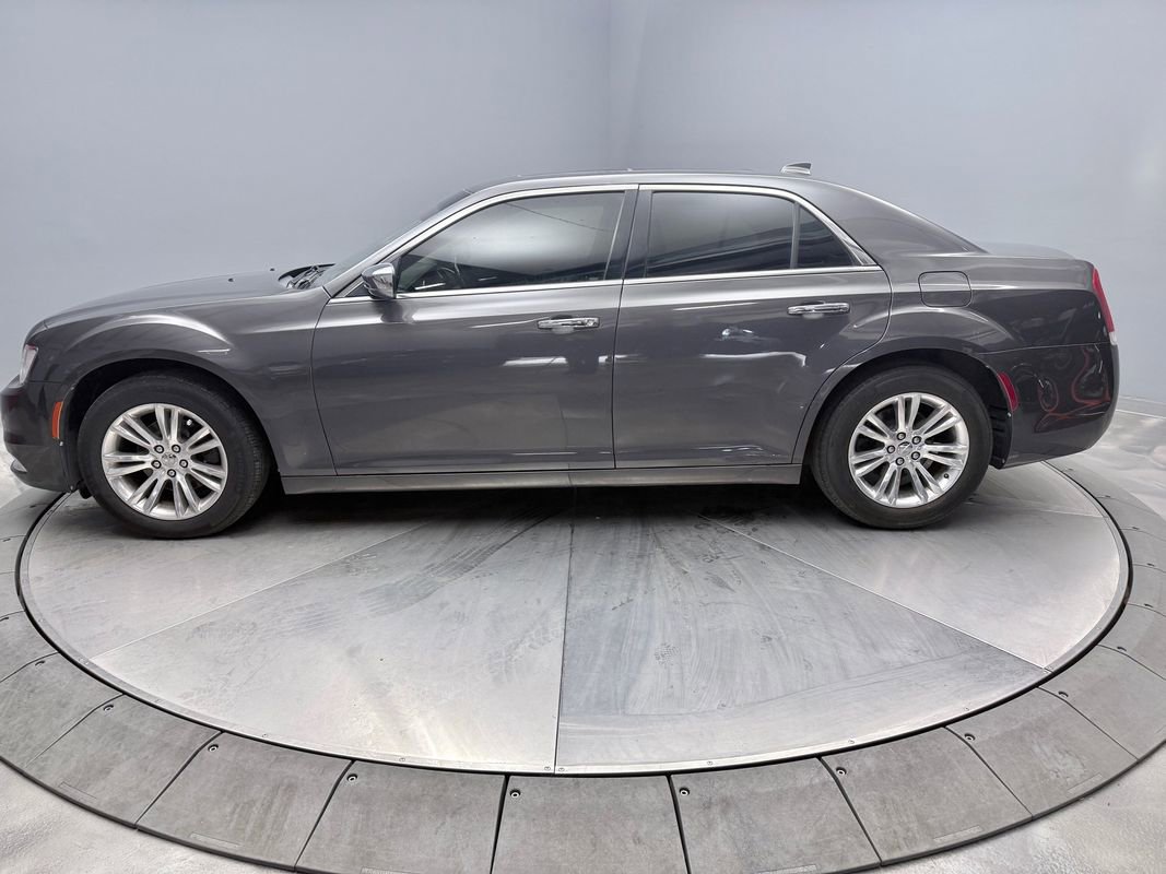 Used 2016 Chrysler 300 C image 8