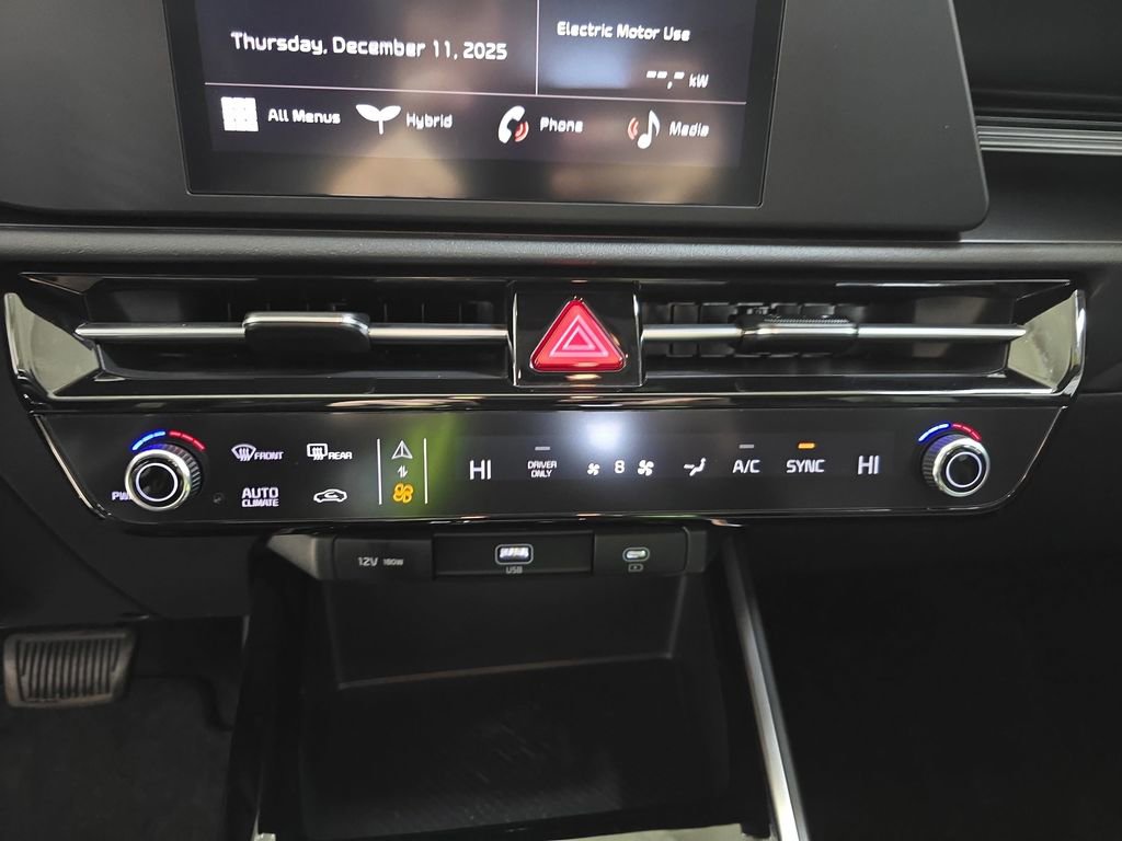 Used 2024 Kia Niro LX image 22