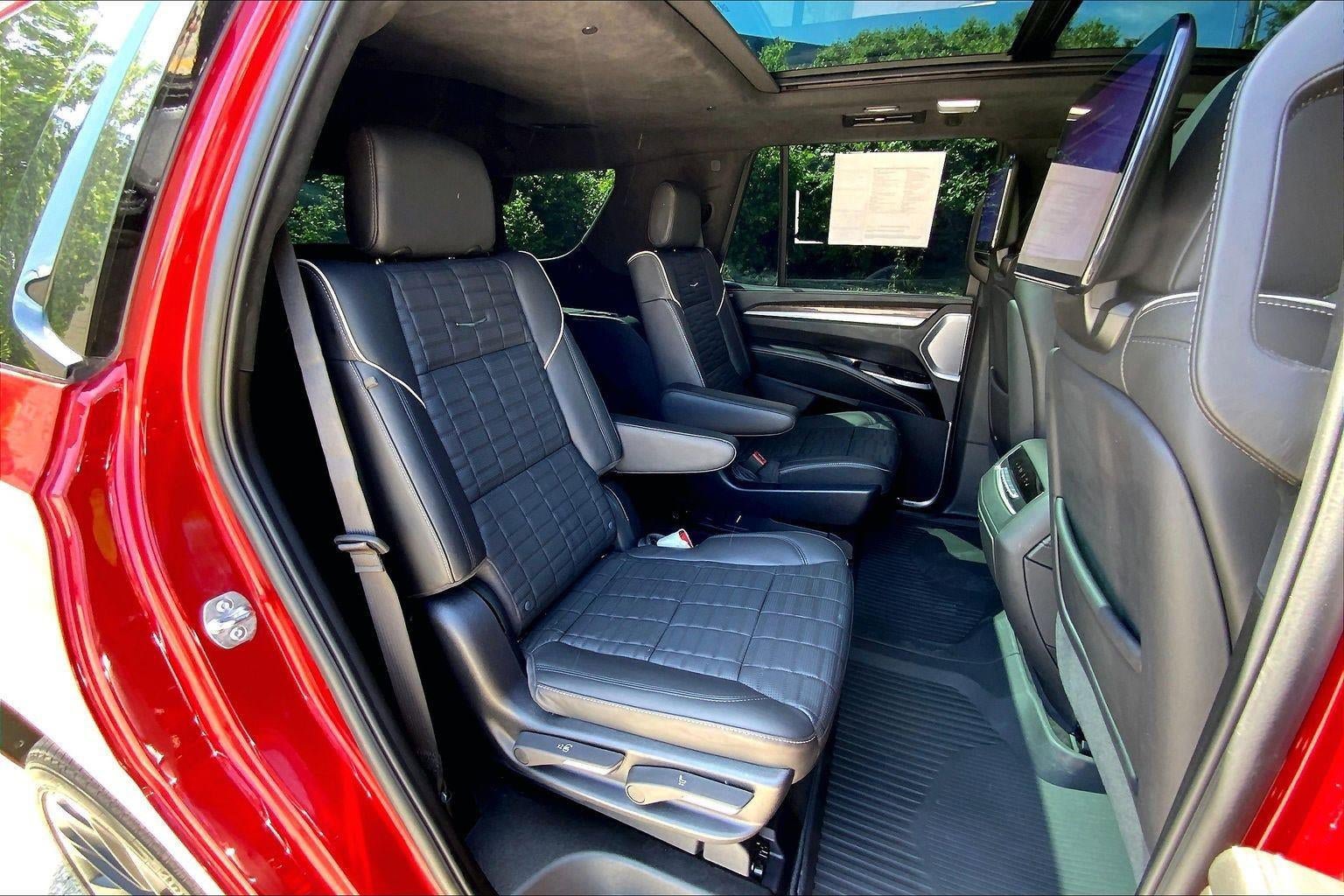 Certified 2025 Cadillac Escalade Sport Platinum w/ LPO, ONYX Package AWD/4WD image 21