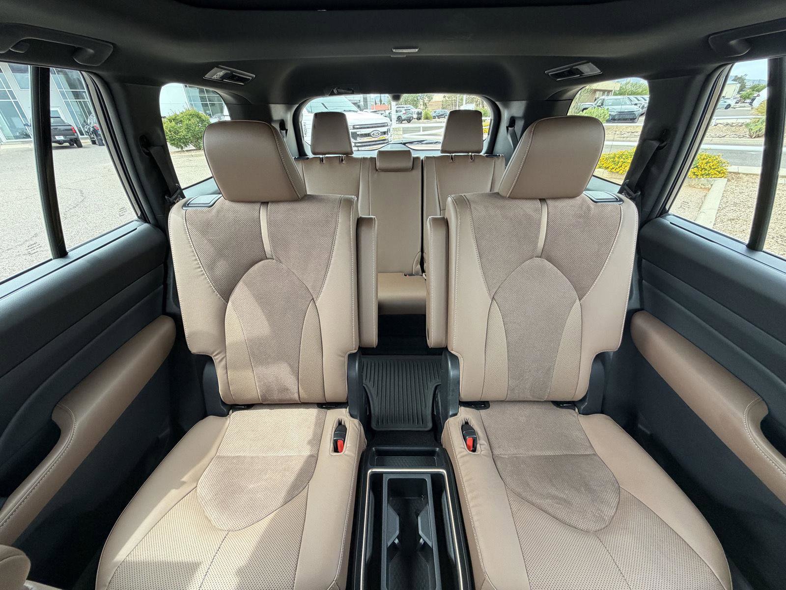 Used 2024 Toyota Grand Highlander AWD Hybrid image 28