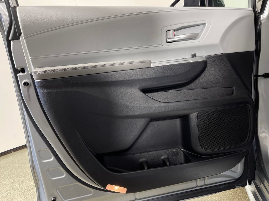 Certified 2025 Toyota Sienna XLE FWD image 17