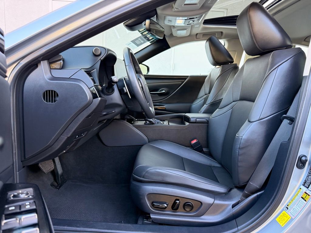 Certified 2025 Lexus ES 350 w/ Accessory Package (Z2) image 16