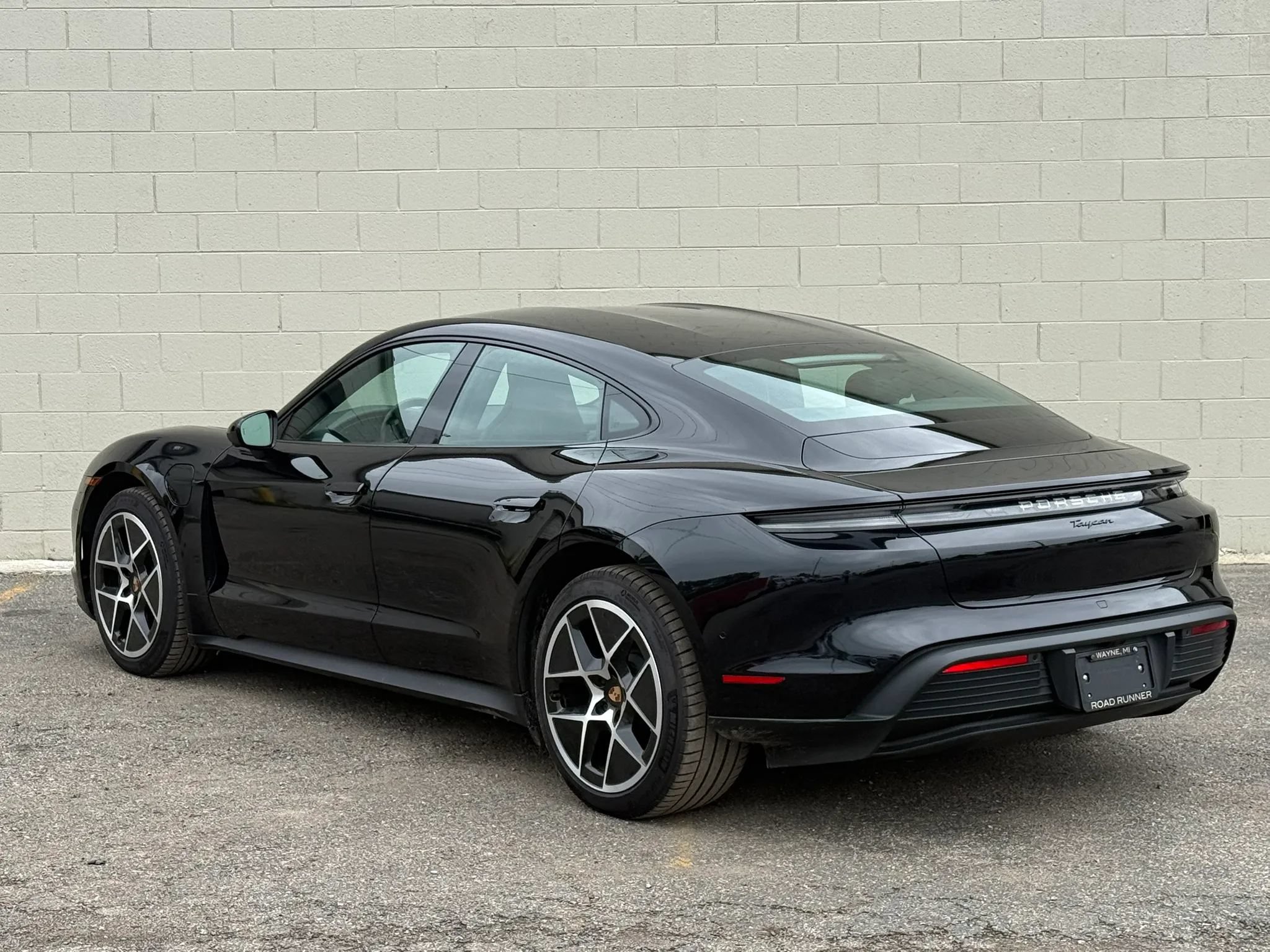 Used 2025 Porsche Taycan RWD image 7